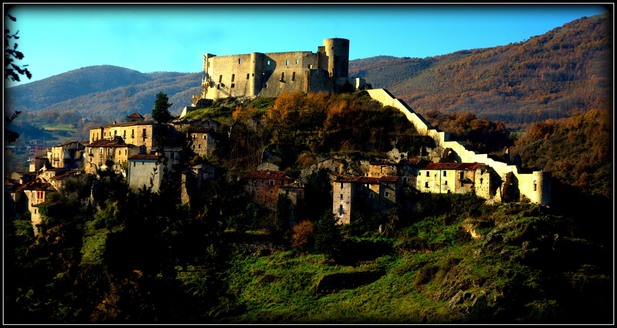 ব্রিয়েঞ্জা, দুর্গ এবং বিয়ানকার কিংবদন্তি - Brienza | Secret World Trip Planner