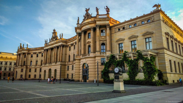Bebelplatz e Memoriale del rogo del libro - Berlin | Secret World Trip Planner