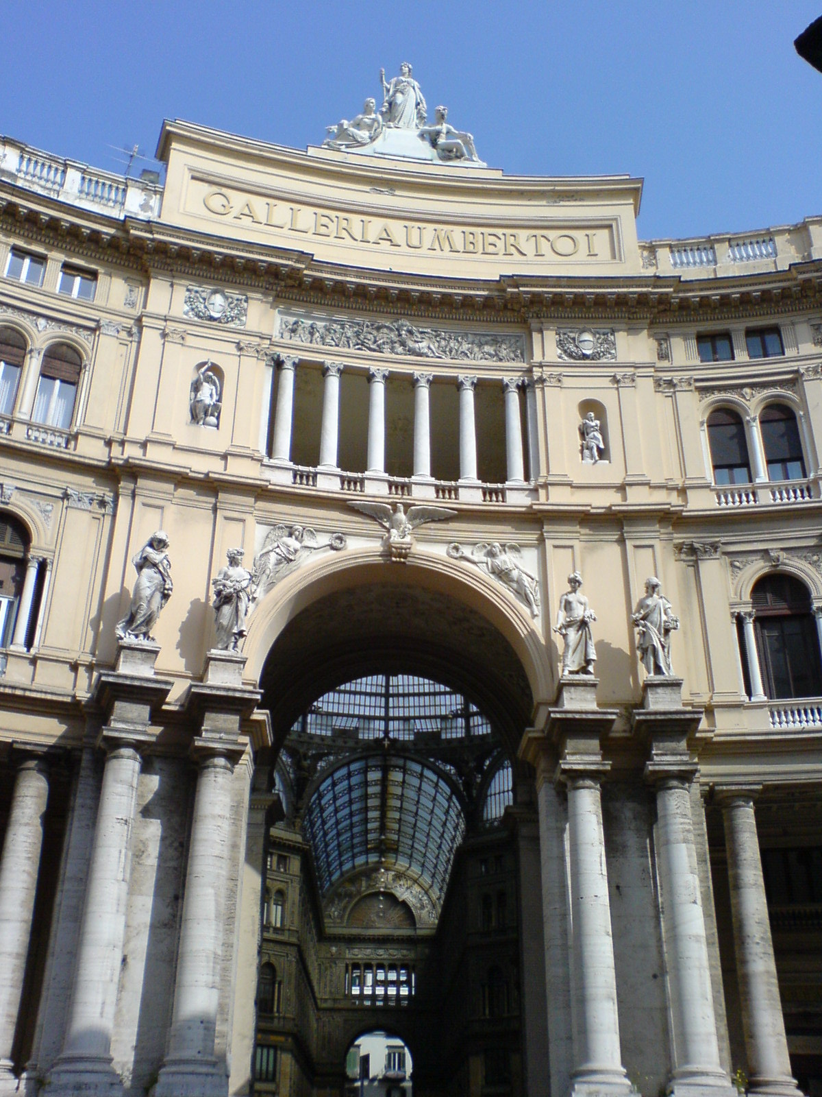 امبرٹو آئی گیلری - Napoli | Secret World Trip Planner