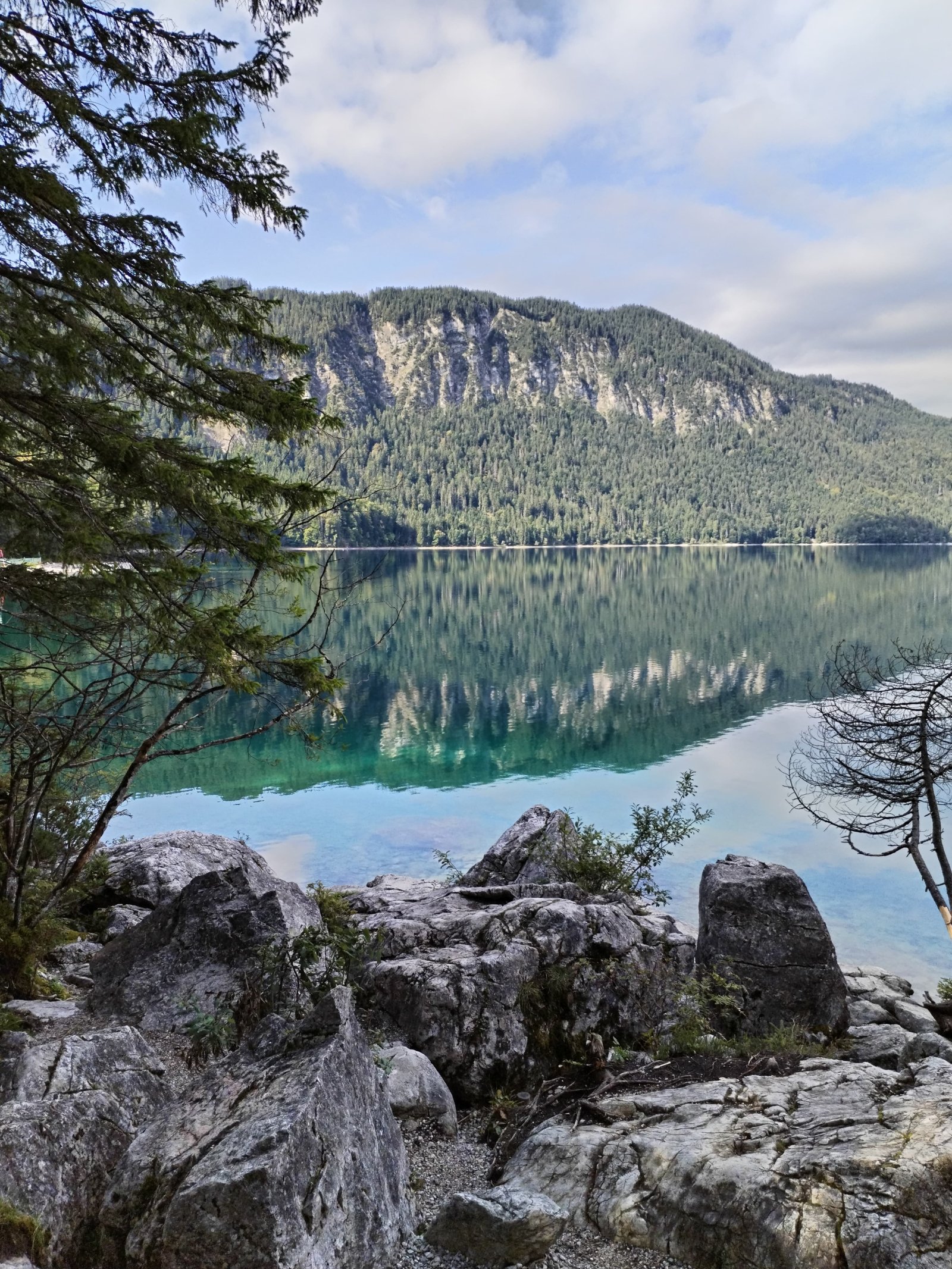 Bavaria | Lake Eibsee A crystal-clear natural wonder - Grainau | Secret World Trip Planner