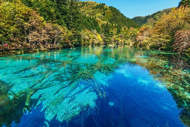 Lake at Jiuzhaigou National Park in Cina | Secret World Trip Planner